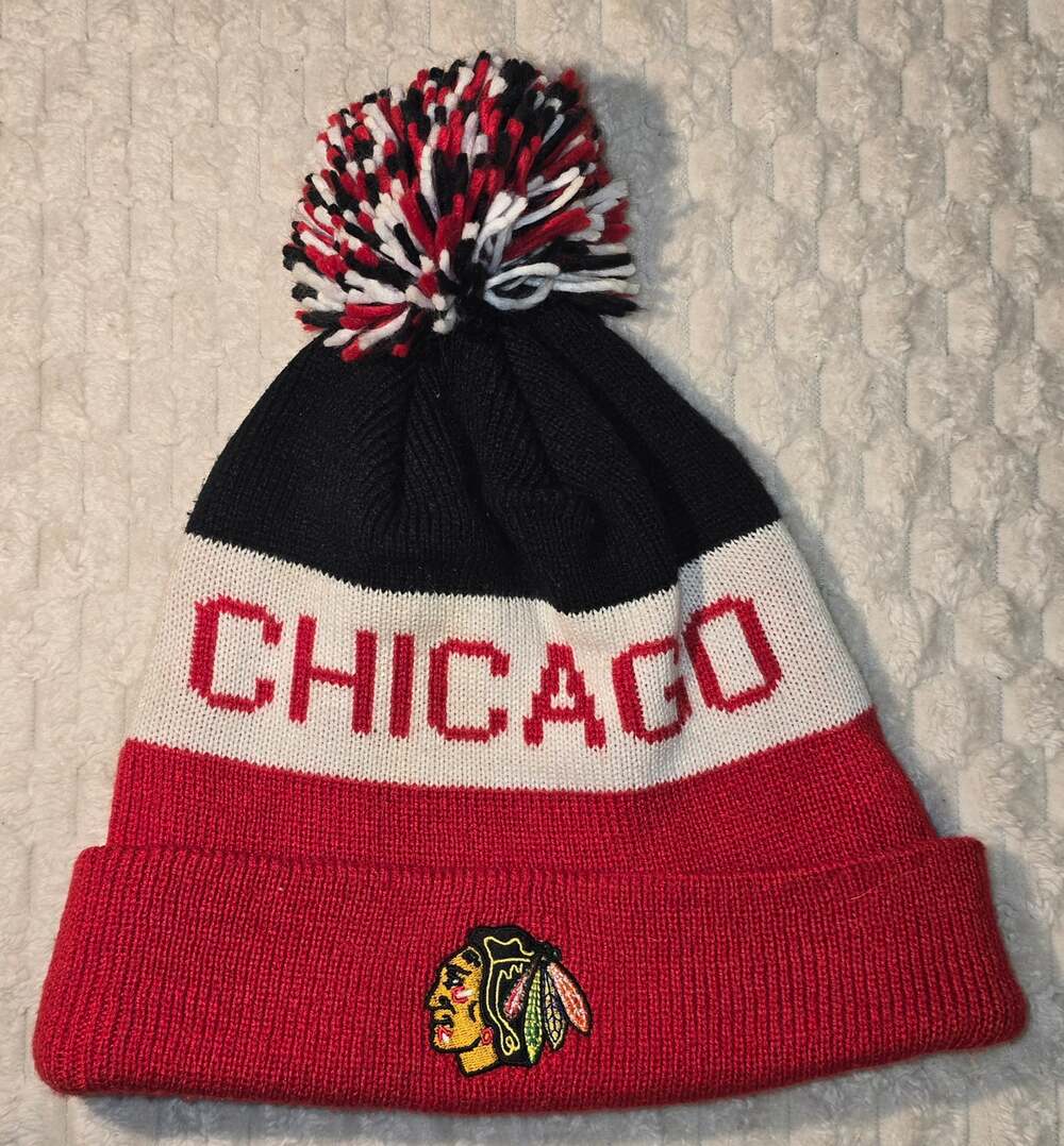 Reebok Chicago Blackhawks NHL Pom Pom Knit Beanie Hat Cuffed Red Black One Size